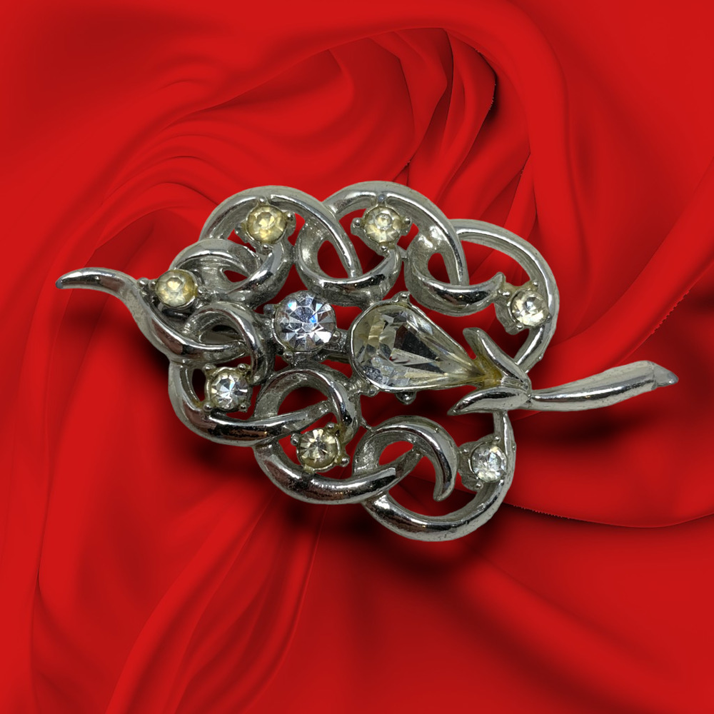 Vintage Coro Clear Crystal Silver Tone Modernist Leaf Openwork Brooch Pin